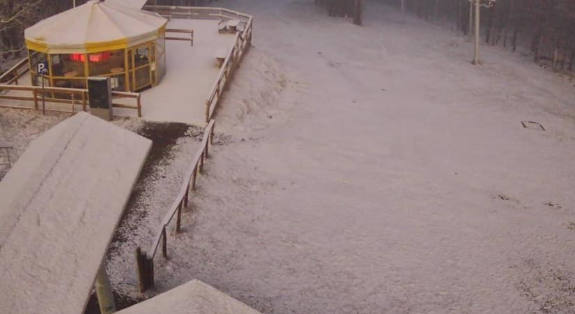 Április bolondja: hétfőn még 25 fok volt, most pedig havazott a hegycsúcsokon