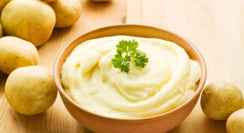 Nem a vaj, a tejszín, a tejföl vagy épp a kefir: ezt keverd a krumplipüréhez, és krémesebb lesz, mint valaha