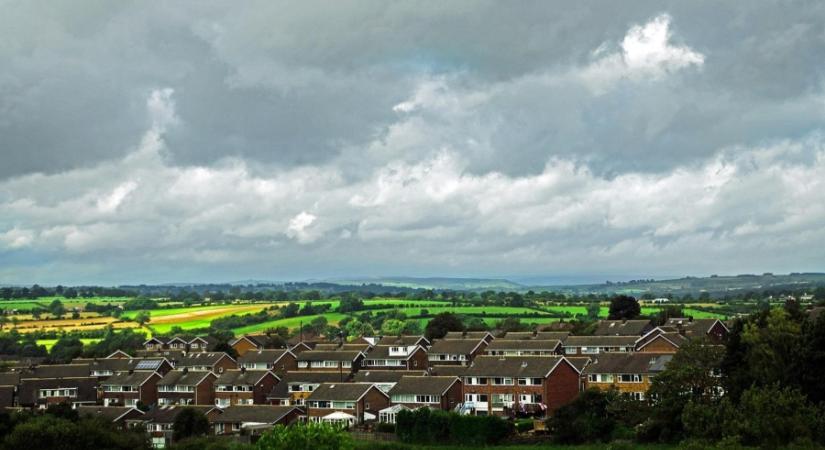 Vége a zavartalan napsütésnek: Nyugat felől érkezik a változás