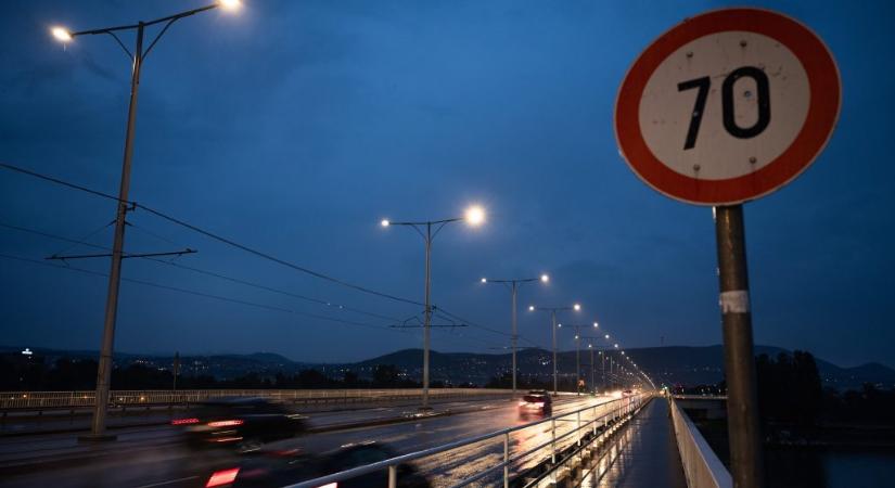 Mennyire vezetsz helyesen? Ezzel a tíz kérdéssel tesztelheted KRESZ-tudásod!