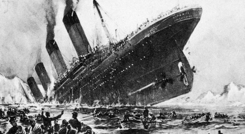 Ezen a napon indult első és egyben végzetes útjára a Titanic