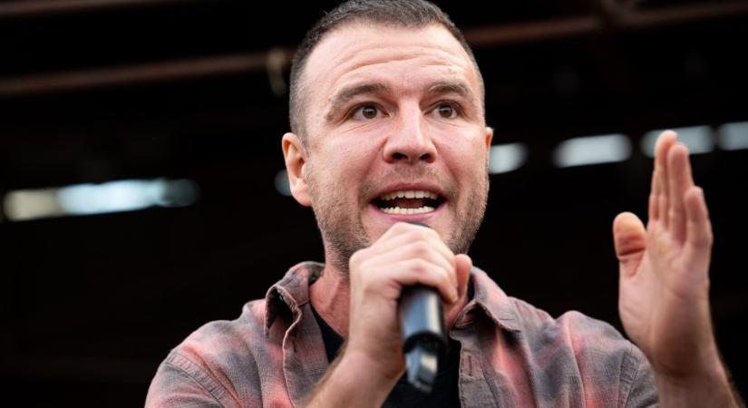 „Azért ez döbbenetes” – Molnár Áron összehasonlította, hány állomásos volt Magyar Péter, illetve Orbán Viktor országjárása