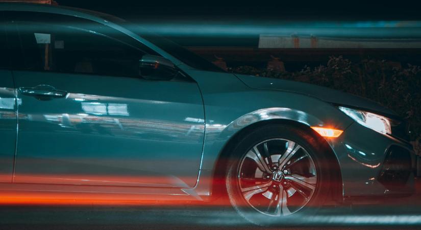 Ez már nem száguldás, hanem őrültség – kép