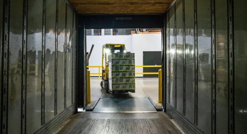 Brutális vámcsalás: tippelj, mekkora kárt okozhattak a Kínából Magyarországra hozott ruhák