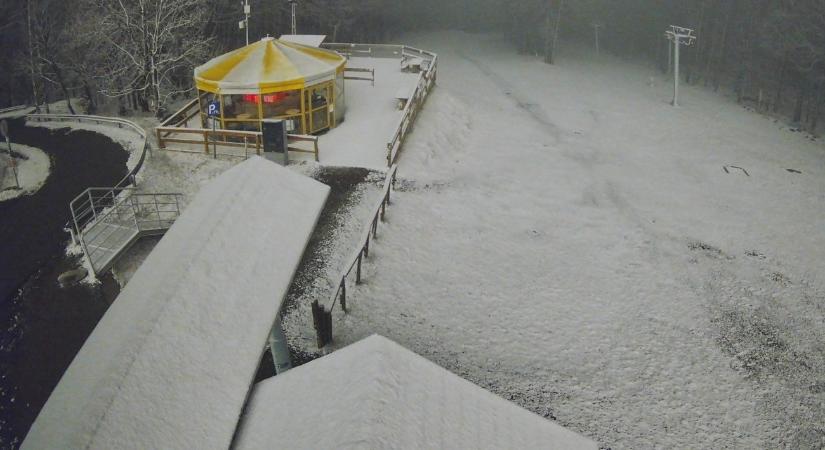 Bolondos áprilisi időjárás: több helyen is havazott Magyarországon – videó, fotók