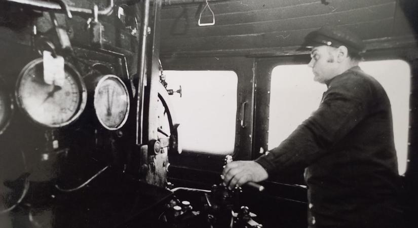 Nagy találkozás: 38 év után újra felszállt az Aranyvonatot húzó 424-esre az egykori mozdonyvezető - videó