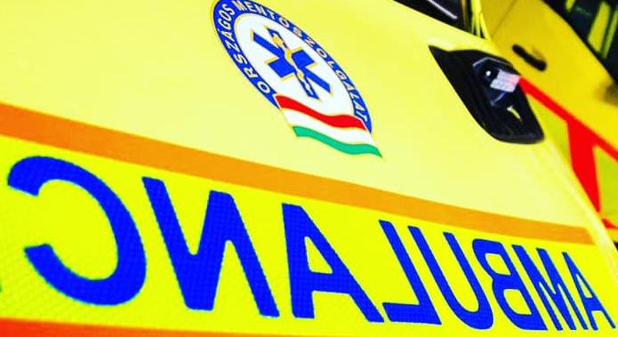 Percekig állt egy mentőautó a beteggel Vance konvoja miatt