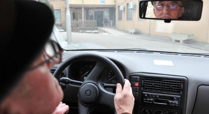 Idős autósok a célkeresztben: jogos kritika vagy túlzás?
