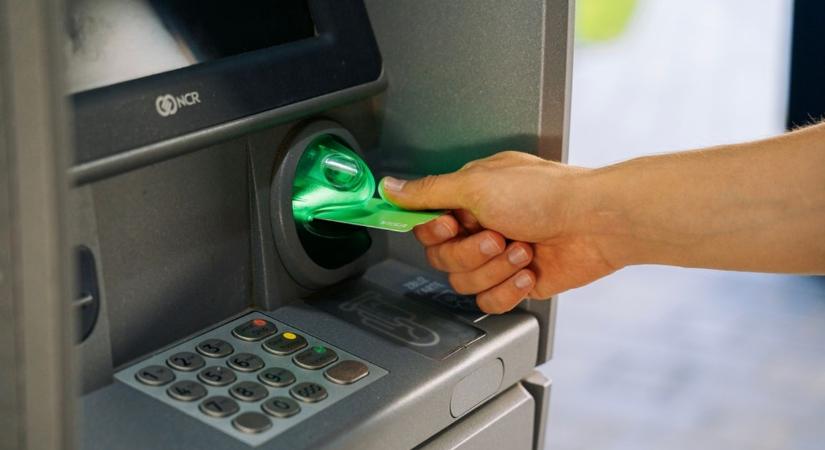 Végre nem kell utazni: bankautomatát kapott ez a vármegyei település