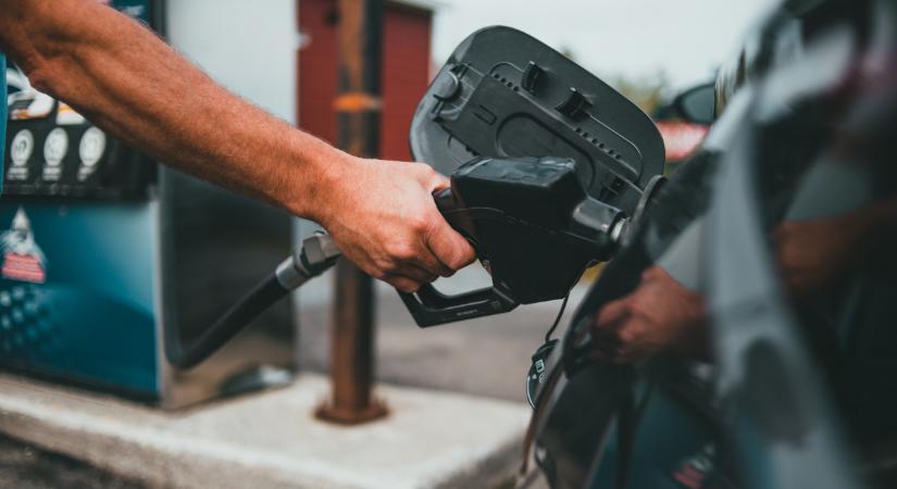 Olcsóbb lesz a dízel a külföldieknek a szomszédunkban