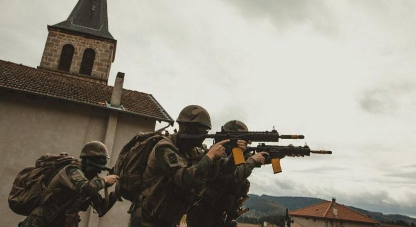 A német fiatalok nem kérnek se a sorkatonaságból, se a brüsszeli háborús tervekből! – videó