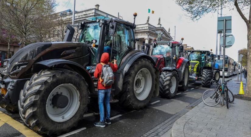 Káosz Írországban: a hadsereggel oszlatják fel az energiaválság miatt tiltakozókat