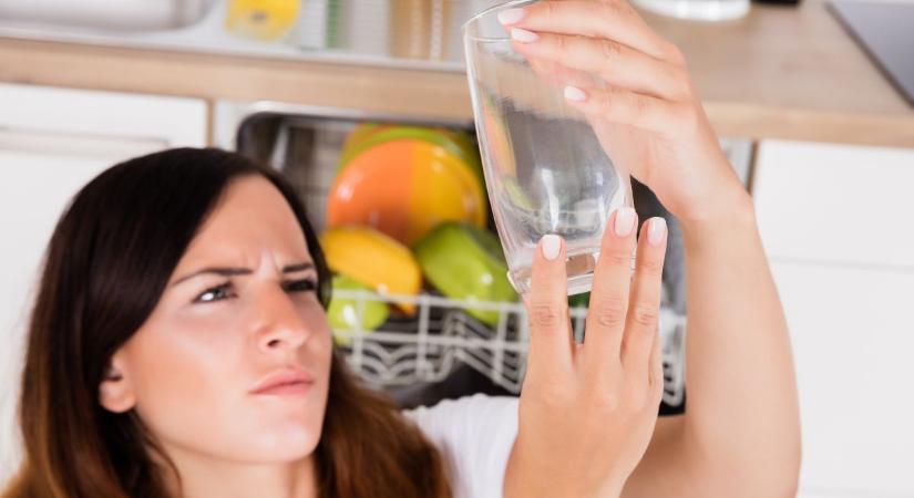 Homályos poharak a mosogatógépből? Így lesznek újra kristálytiszták
