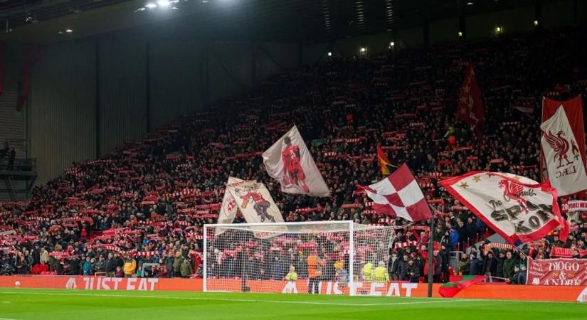 Ez már lázadás, a Liverpool szurkolói látványos akcióval üzennek a klubnak