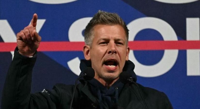 Választási vereség esetén utcai balhéra készülhet Magyar Péter