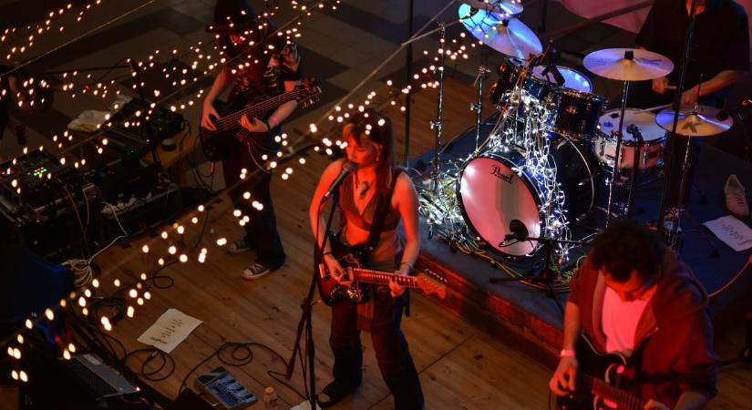 A harminchetedik a Háromnegyed volt – videóval