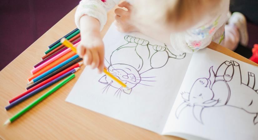 Színezd ki a mesét! Kreatív családi program várja az érdeklődőket Táton