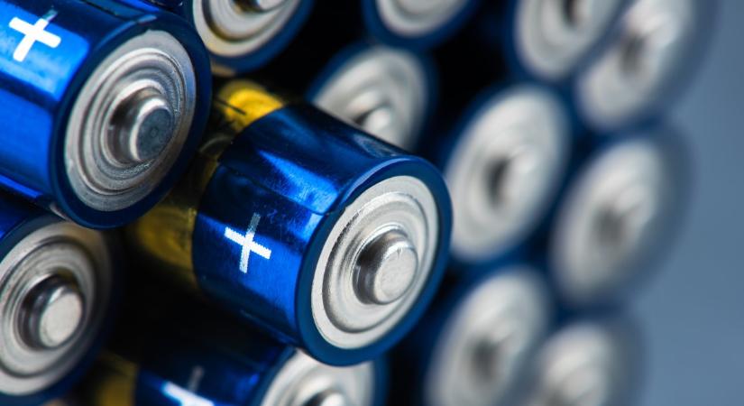 Ezért nem érdemes a hűtőben tartani az elemeket