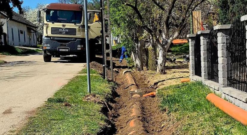 Balesetveszélyes helyre építtet járdát az önkormányzat