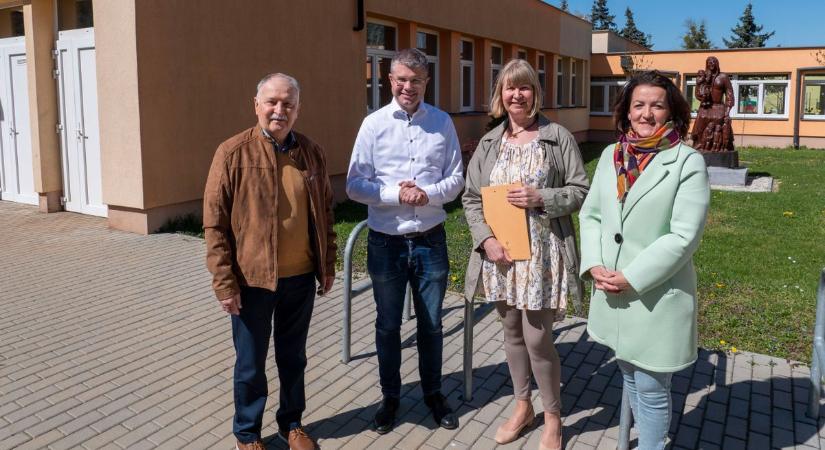 Új játszóeszközök a sárvári bölcsődének