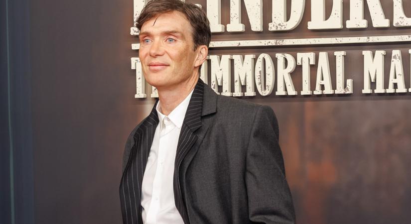 A 49 éves Cillian Murphy olyan kockás hasat villantott, hogy még elalvás előtt is azon jár majd az eszed