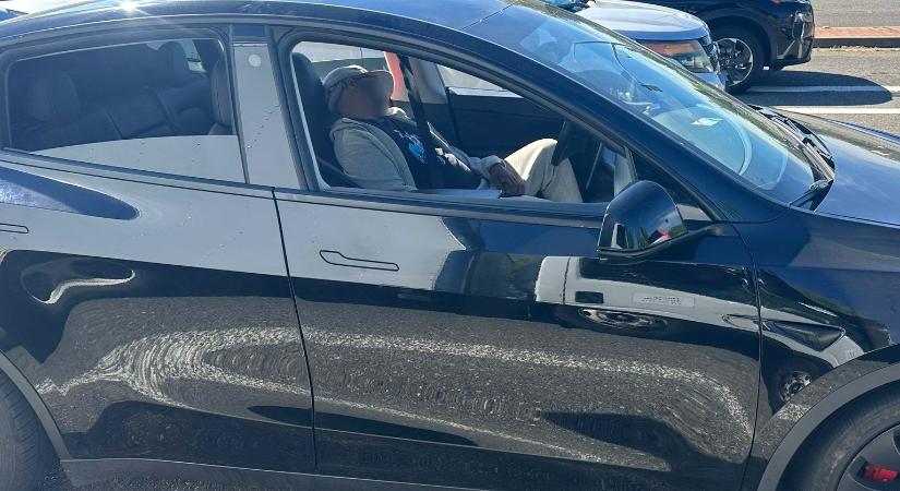 Részegen aludt a sofőr, az autója ment tovább