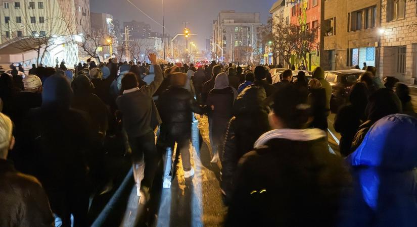 A háború sem vetett véget a kivégzéseknek Iránban, a rezsim célja a megfélemlítés lehet