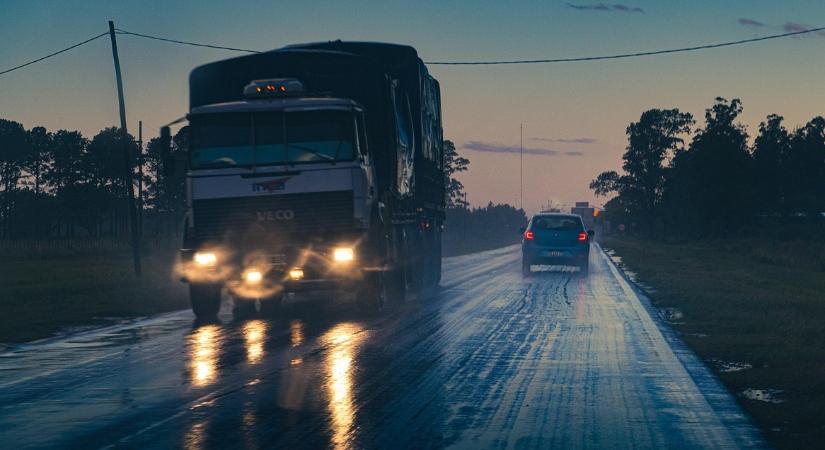 Nyolcszor több árut szállítunk közúton, mint vasúton