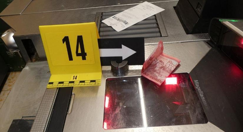 Fegyvert fogott a pénztárosra, de a nő ügyesebb volt, álrendőrként is bírságolt a dunántúli férfi