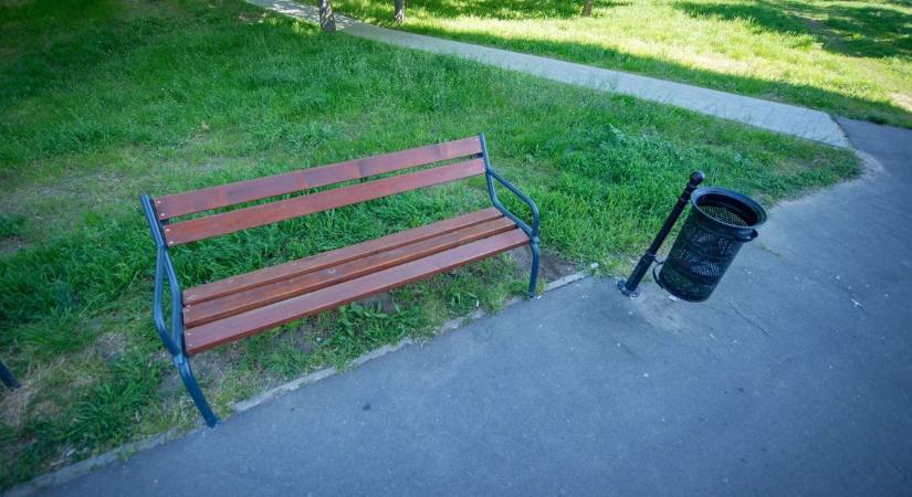 Bevásárlás után megpihent egy padon Debrecenben, ami utána jött, minden lázálomnál rosszabb