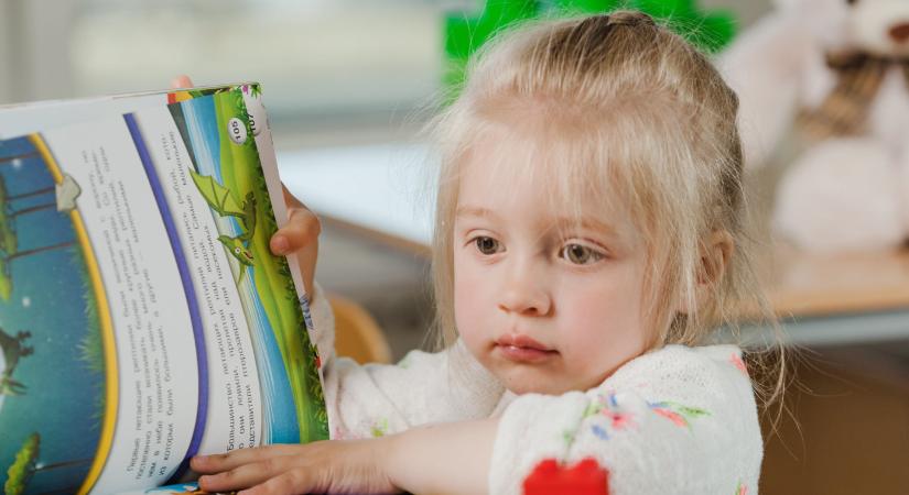 Gyermekbántalmazás: bölcsiseket zárt raktárba egy nevelő