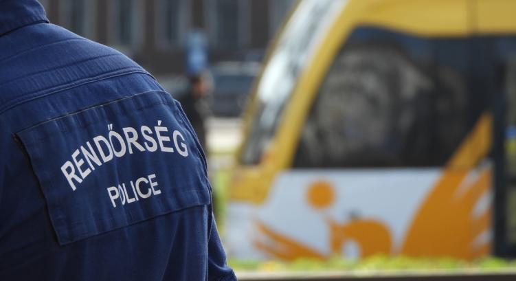 Padon pihenő férfit támadtak meg és raboltak ki Debrecenben