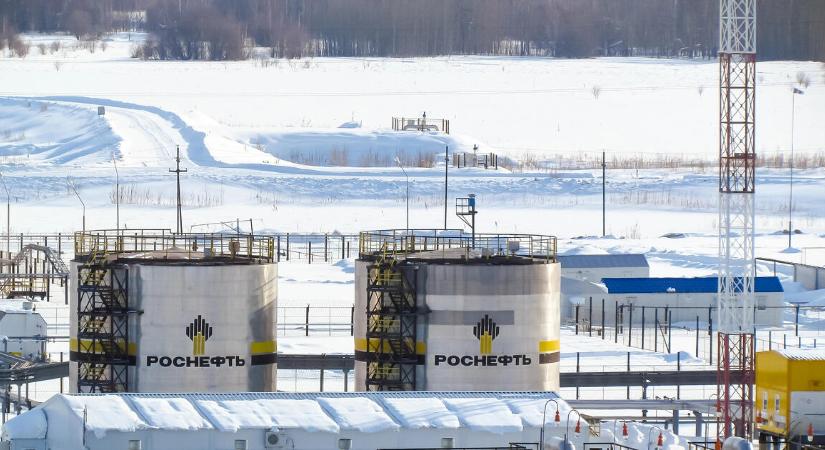 Orbán Viktor és Robert Fico is örülhet: későbbre halasztja az orosz olaj importtilalmát az EU