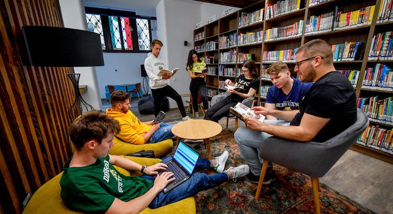 A Debreceni Egyetem könyvtára is csatlakozott a Könyvtári Kihíváshoz – az olvasás népszerűsítése a cél