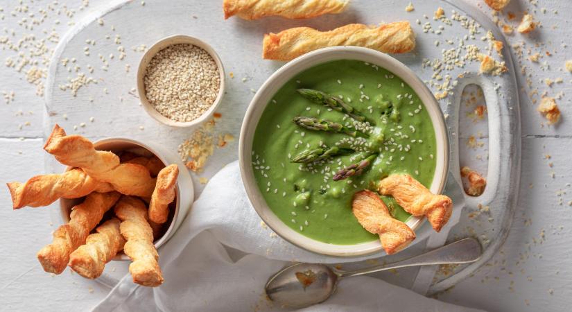 Végre újra spárgaszezon! Így készül a legfinomabb leves belőle!