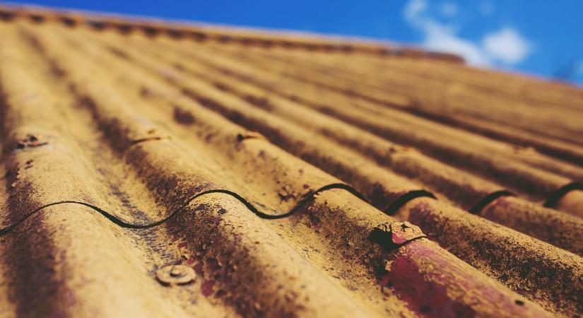 Azbeszt van a házában? Pár napig még ingyenesen elszállítják