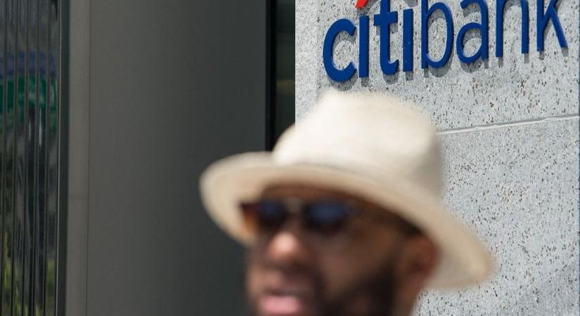 Kiütött a hideg verejték a pénzügyminiszter homlokán, vésztanácskozást tartottak Amerikában: már csak egy bankválság hiányzik