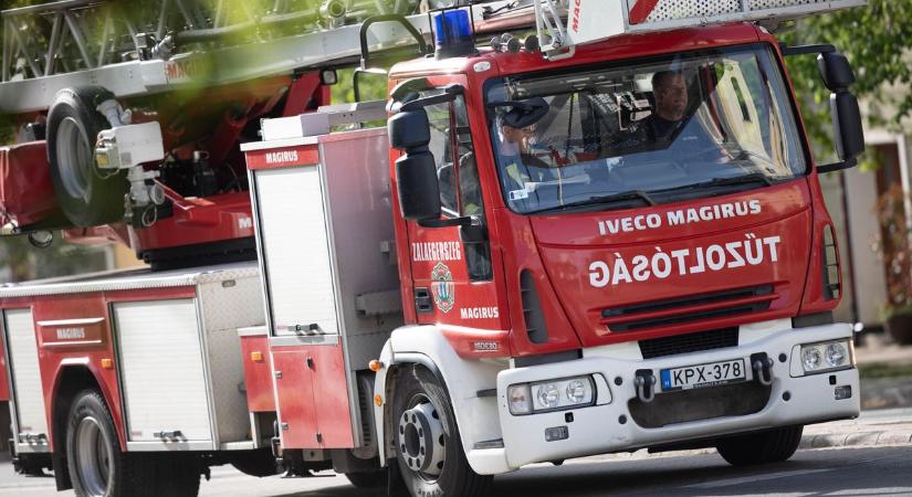 Drámai percek Zalában: idős ember életéért küzdöttek, szivárgott az üzemanyag, lángolt a hulladék