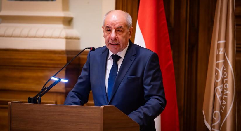 Sulyok Tamás mindenkit a választásokon való részvételre buzdít