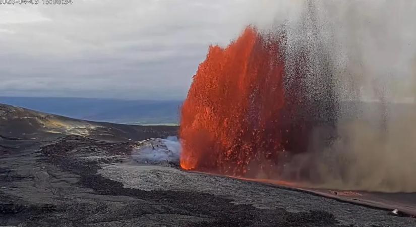 240 méter magasra lövellt ki a láva: vörös riasztást adtak ki, kitört egy vulkán Hawaiin