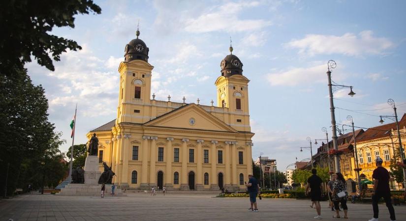 Két helyszínen is ingyenes programokkal, koncertekel várják a debrecenieket