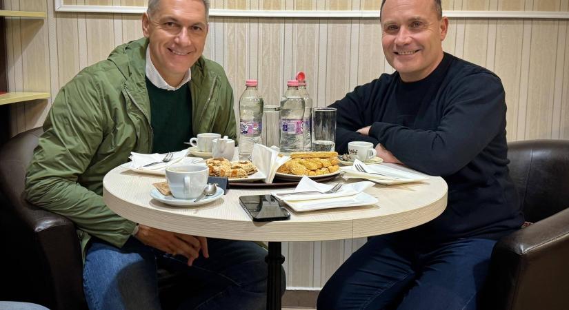 Lézerblokkolós szolgálati autója van a fideszes képviselőjelöltnek, szerinte ez a kocsi „tartozéka”