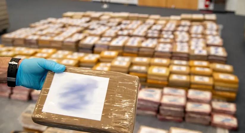 Kokain lapult a banánok között – óriási fogás Hamburgban