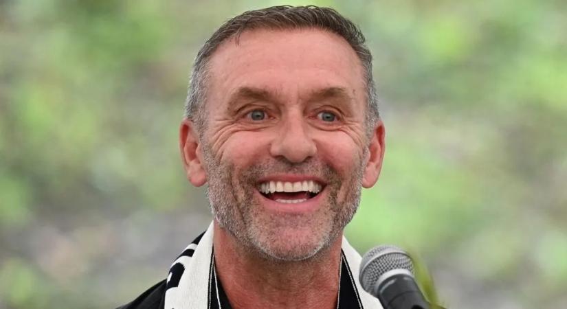 Németországban is téma, miért a Balatonon bulizik a népszerű korábbi futballista