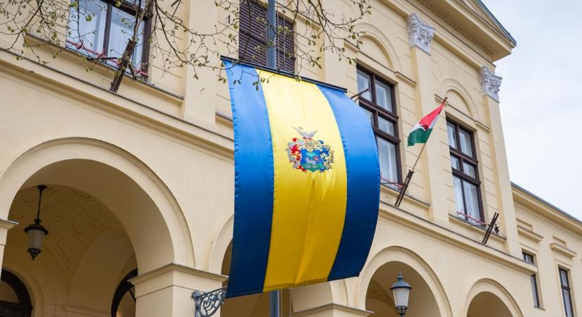 Ünneplőbe öltözik Debrecen, majd a tiszteletére 1693 ember mond verset együtt a város napján