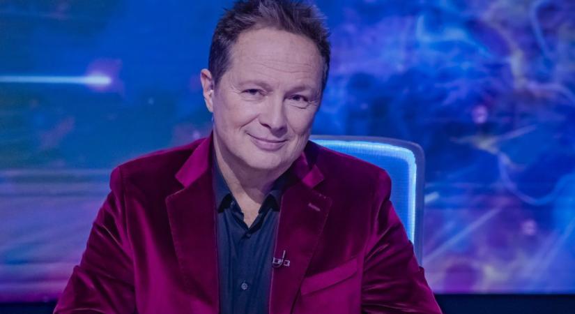 Geszti Péter: Csókolom a kezét annak, aki gyerekrajzokkal ragasztotta le az abuzív választási plakátot a Bartók Béla úton