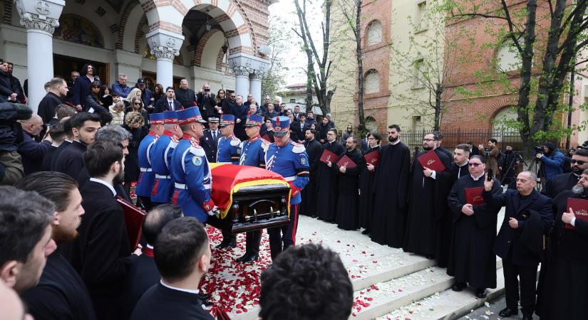 Végső búcsú: katonai tiszteletadással temették el Mircea Lucescut