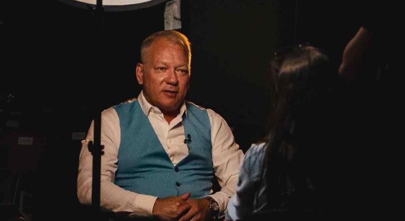 Újabb milliárdos szólalt fel a Fidesszel szemben