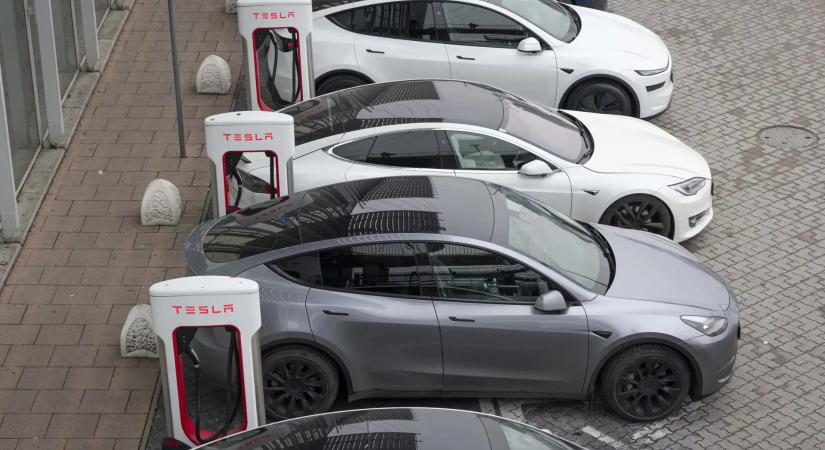 Tesla Compact SUV: Elon Musk mégis beadta a derekát az olcsó népautónak?