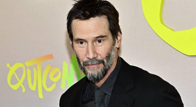 Keanu Reeves és ősz hajú párja: a premieren 7 év után is süt róluk a szerelem